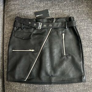 Fashion nova leather skirt
